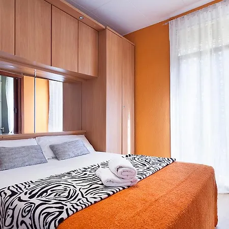 Deep Purple Apartment *