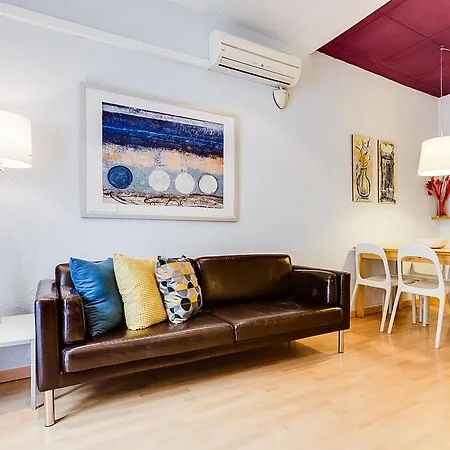 Deep Purple Apartment *